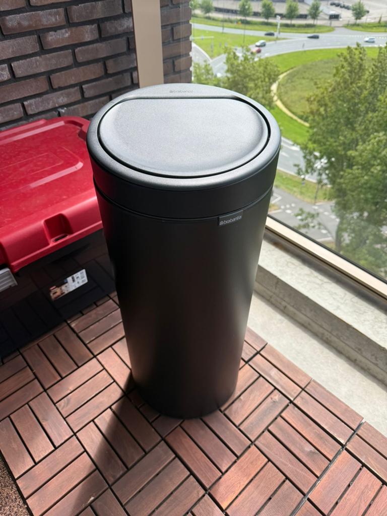 Brabantia Bo Touch Bin - Stijlvolle Afvalemmer, Ophalen, 40 liter of meer, Zo goed als nieuw, Metaal