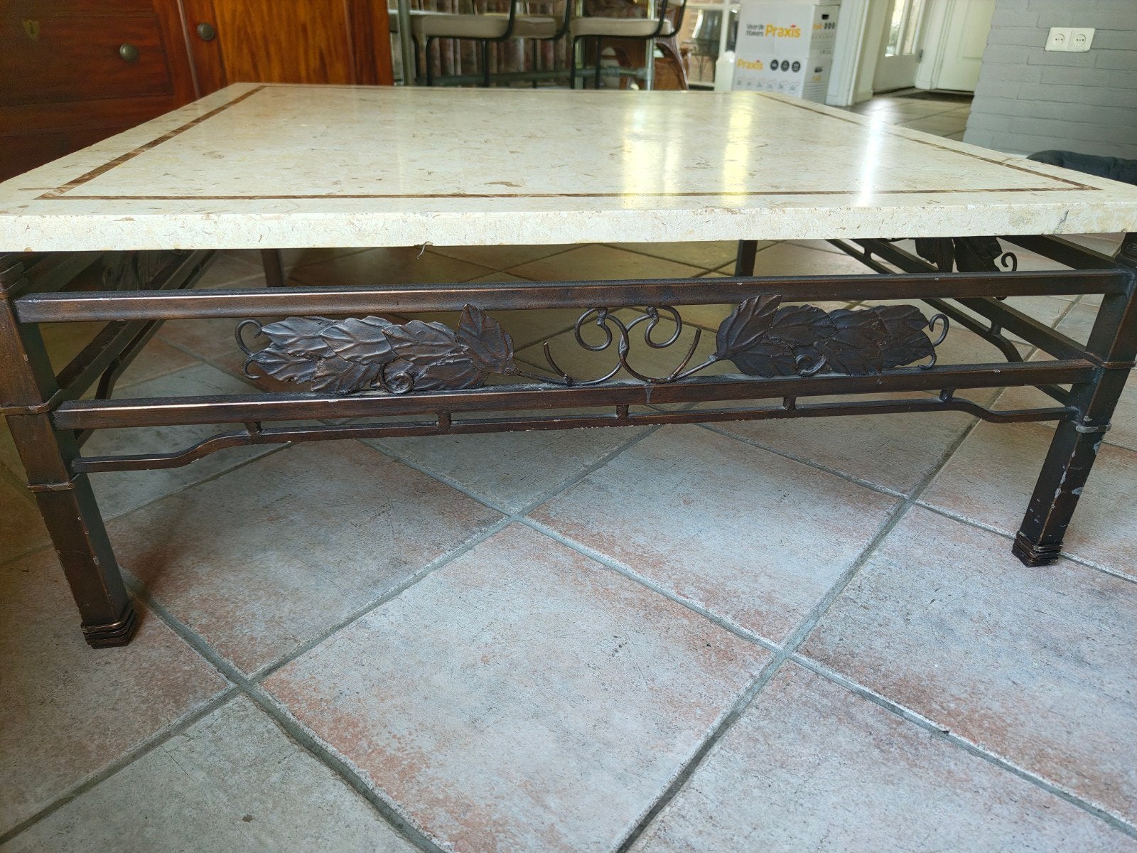 Vierkante salontafel met marmerlookblad en metalen onderstel, Ophalen, Gebruikt, 100 tot 150 cm, Vierkant