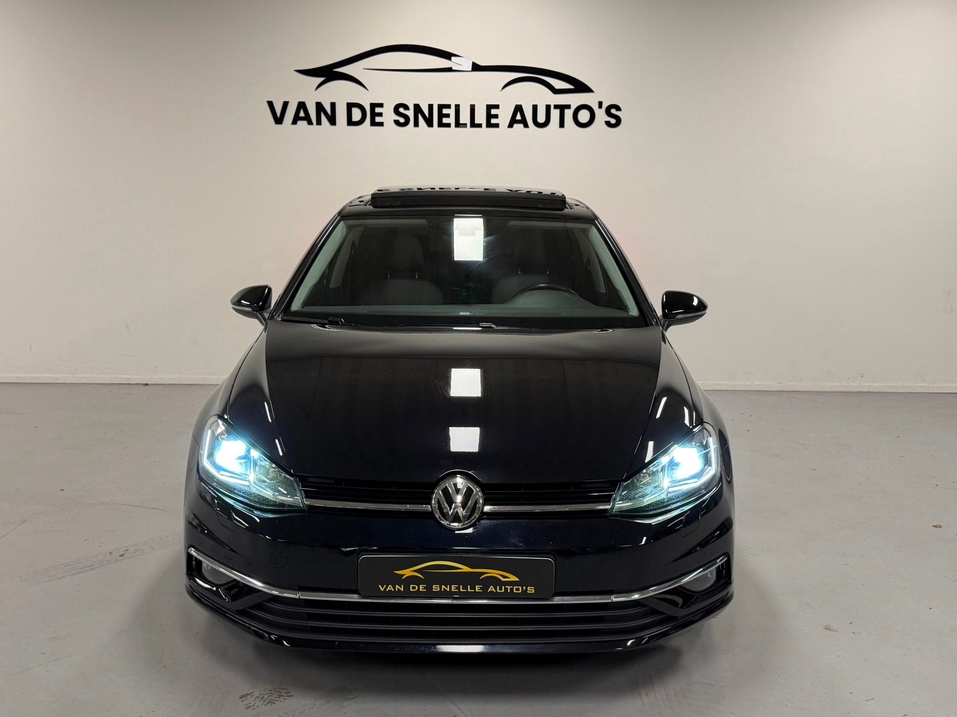 Volkswagen Golf 1.5 TSI Highline Business R AUTOMAAT/PANO/VI, Euro 6, 4 cilinders, 150 pk, Zwart