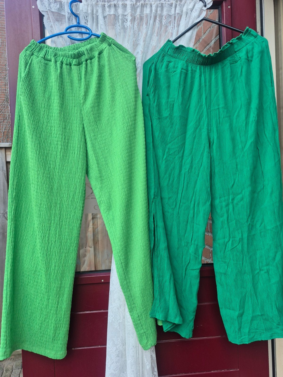 2x Groene broeken, one size, Maat 42/44 (L), Ophalen of Verzenden, Lang, Groen