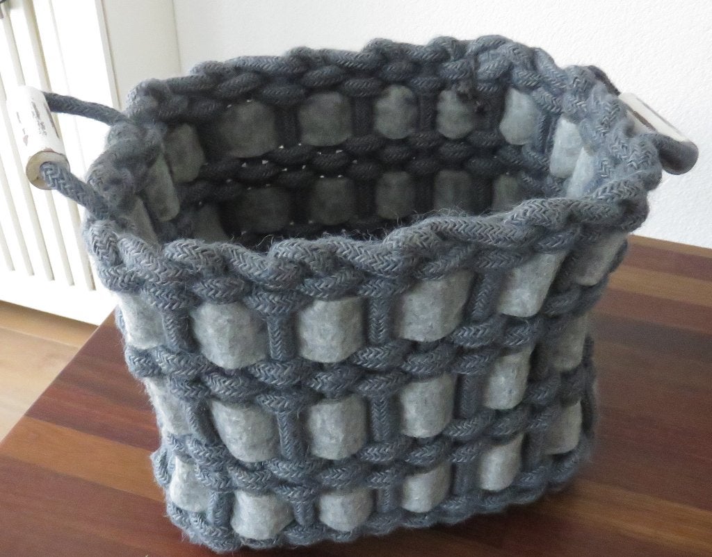 (lektuur)mand van stof 27 cm hoog, Overige materialen, Mand, Ophalen of Verzenden, Zo goed als nieuw