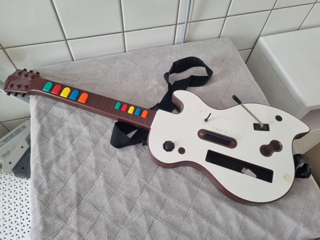 Qware Gitaar voor Wii / PS2 / PS3, Spelcomputers en Games, Gebruikt, Overige typen, Overige merken, PlayStation