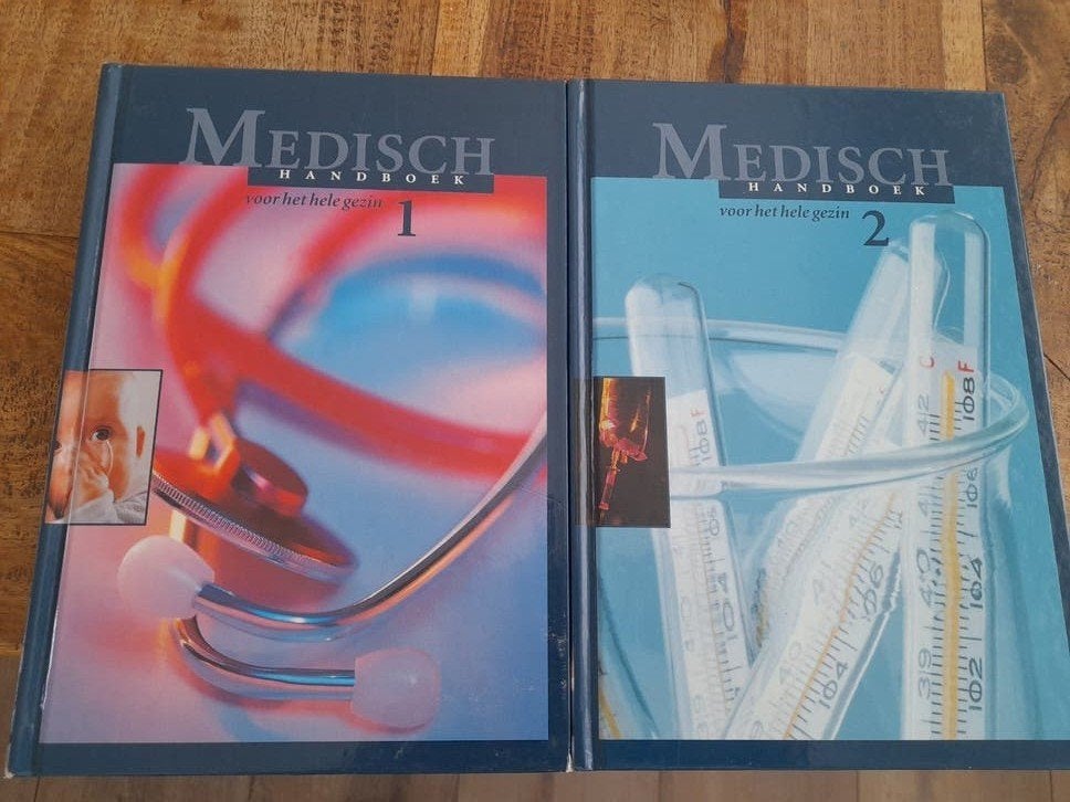 medisch handboek deel 1 en 2, Ophalen of Verzenden, Zo goed als nieuw