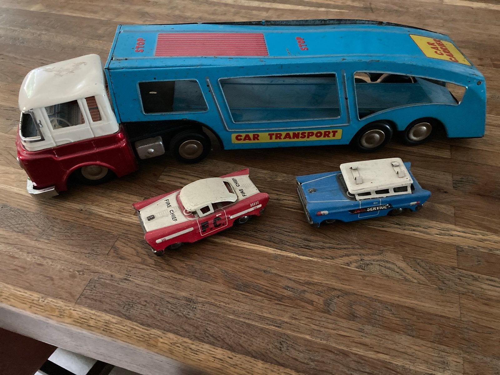 Vintage blikken speelgoed: vrachtwagen met auto's, Overige merken, Gebruikt, Groter dan 1:32, Ophalen of Verzenden