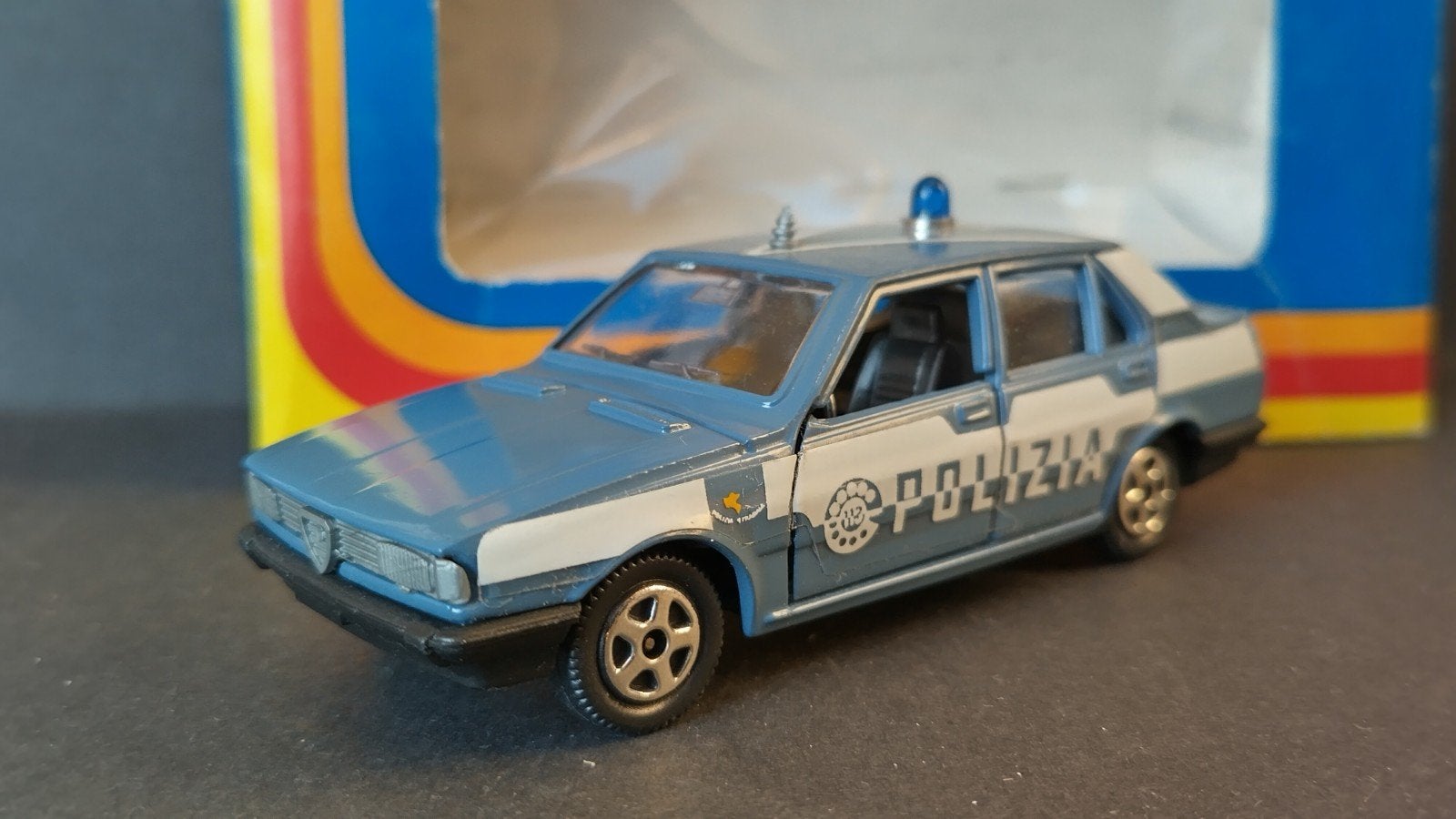 Alfa Romeo Giulietta Polizia 1:43 Hotwheels A11  Pol, Hobby en Vrije tijd, Overige merken, Auto, Verzenden, .