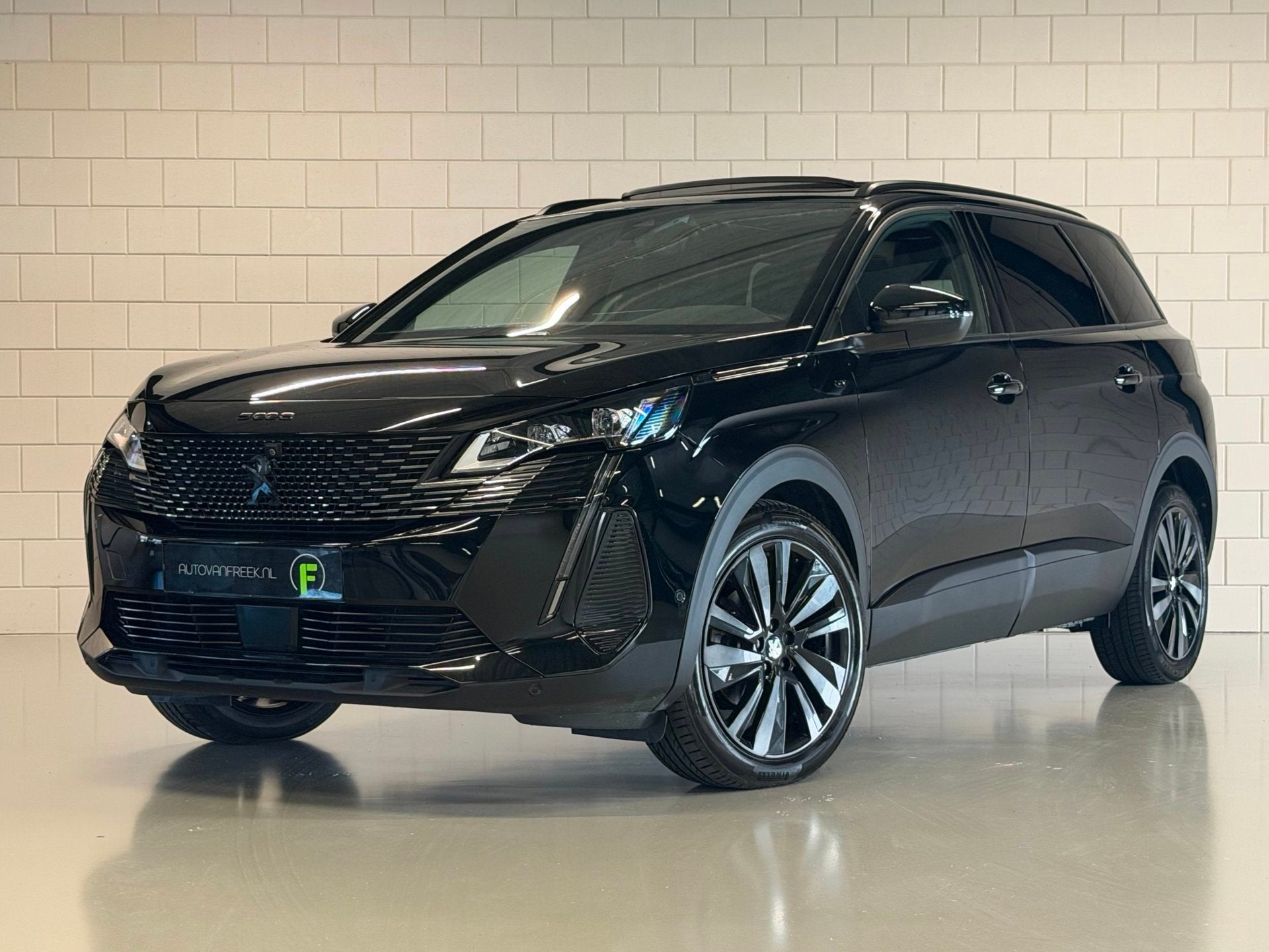 Peugeot 5008 1.2 PureTech GT Black Pack 7-Persoons | PANO |, Auto's, Dealer onderhouden, Gebruikt, 1199 cc, 7 stoelen