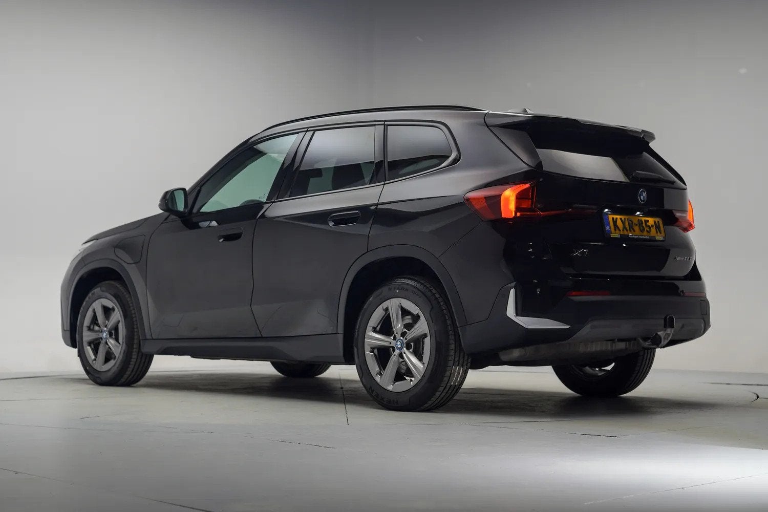 BMW X1 xDrive25e Luxury Sport [ SOH 90,5% ] [ LED Leder Stoe, Auto's, Zwart, Bedrijf, Hybride Elektrisch/Benzine, 3 cilinders