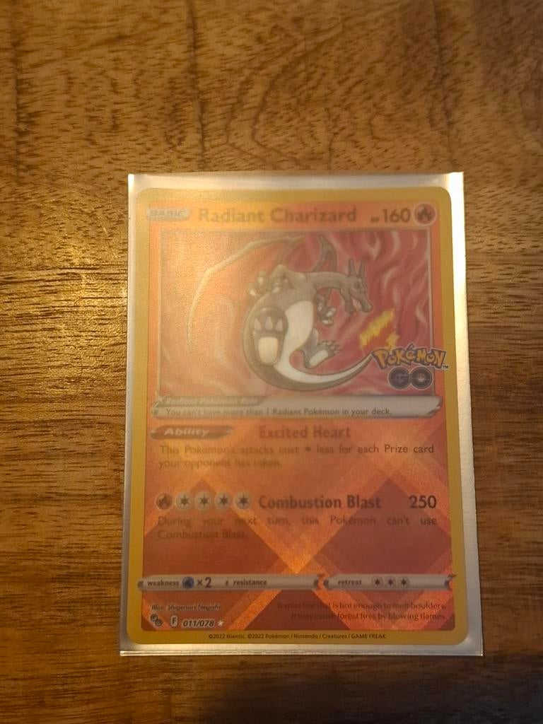Radiant Charizard, Ophalen of Verzenden, Zo goed als nieuw