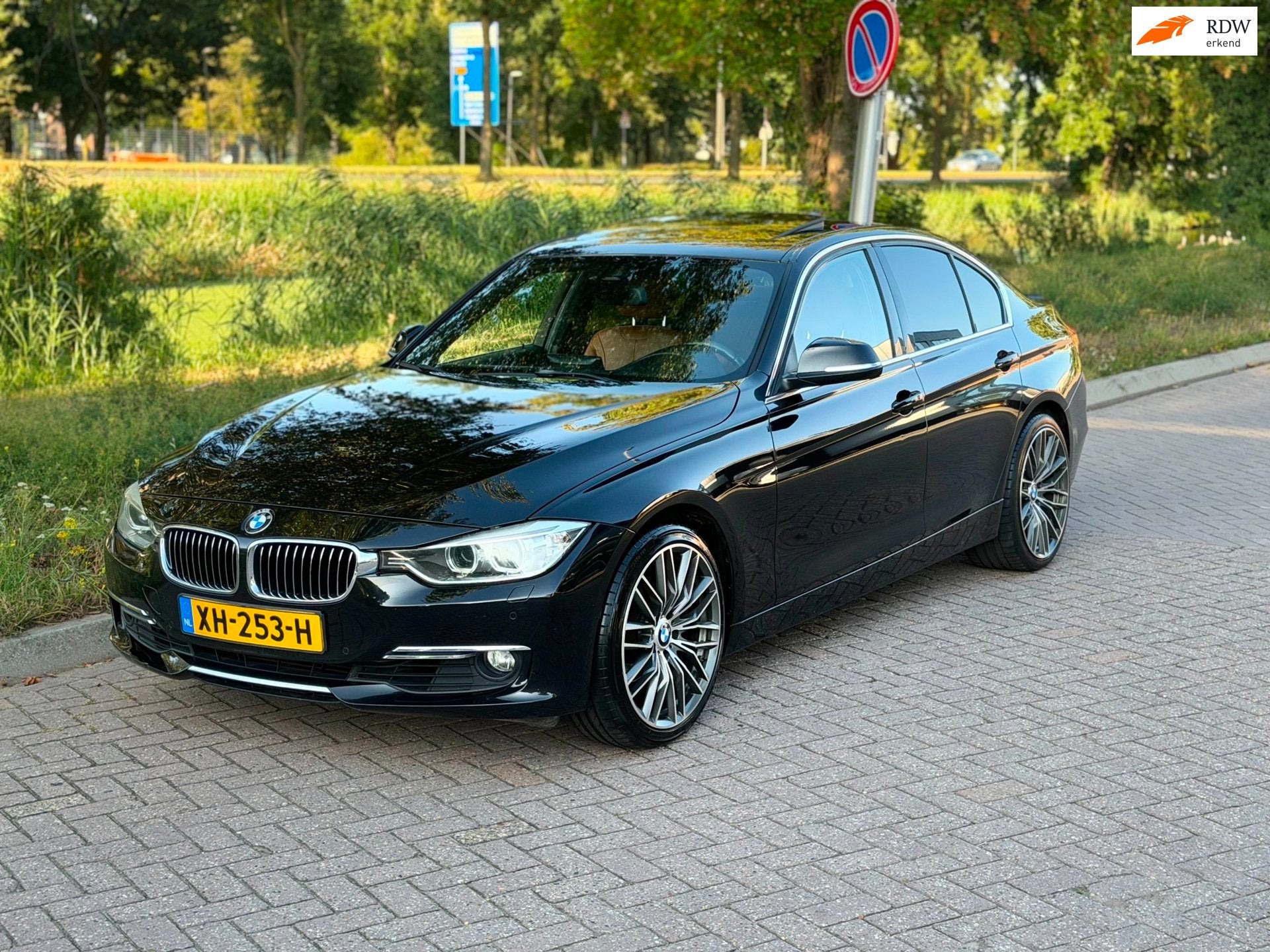 BMW 3-serie 320i High Executive 2013 184 PK! Full Option ! A, Euro 5, Achterwielaandrijving, Gebruikt, 4 cilinders