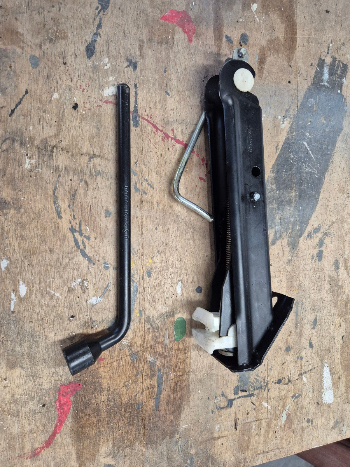 Krik en wielsleutel voor Opel Kadett E, Ophalen