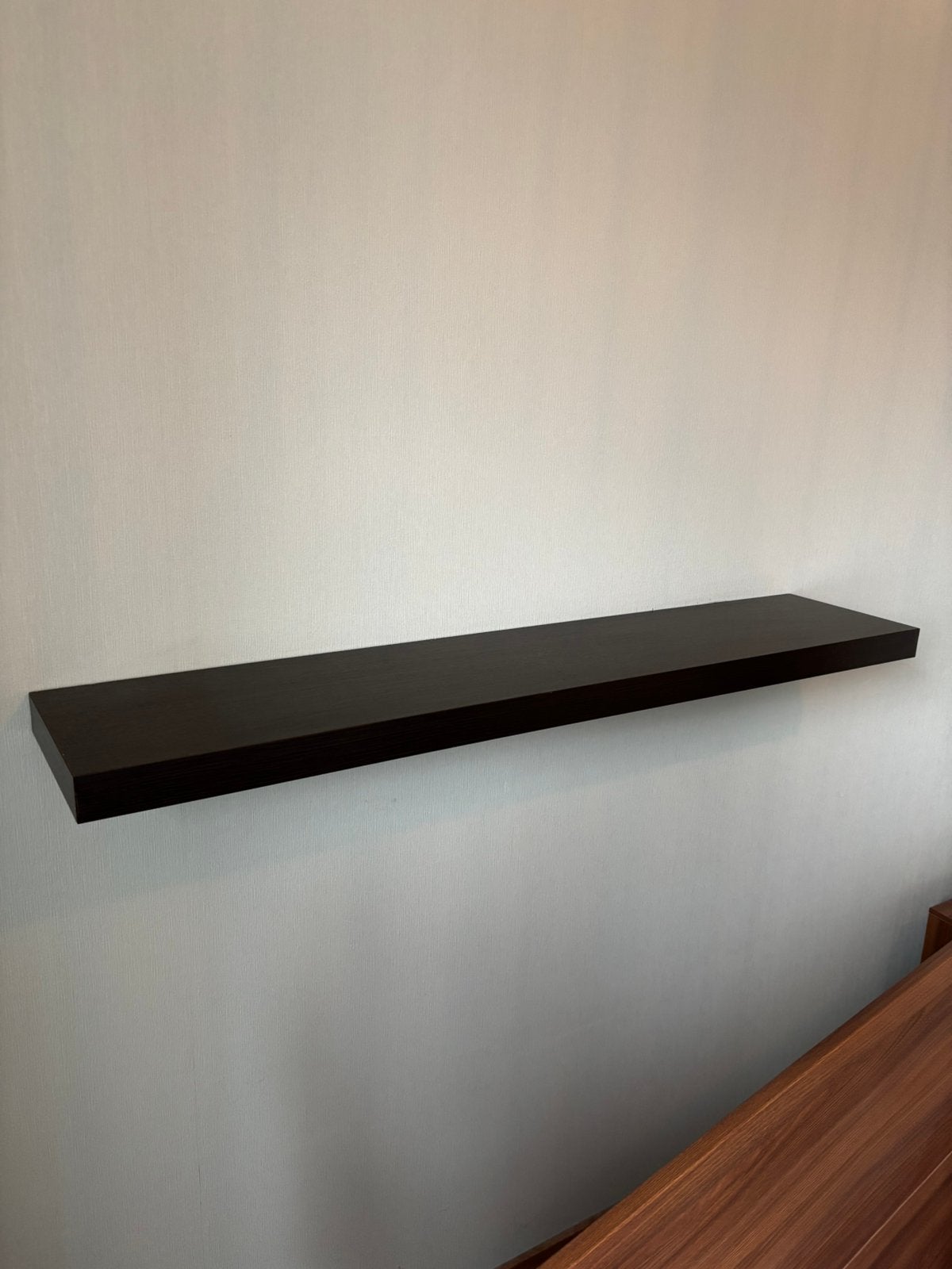Zwevende wandplank donkerbruin, Huis en Inrichting, Woonaccessoires | Wandplanken en Boekenplanken, Ophalen, Zo goed als nieuw