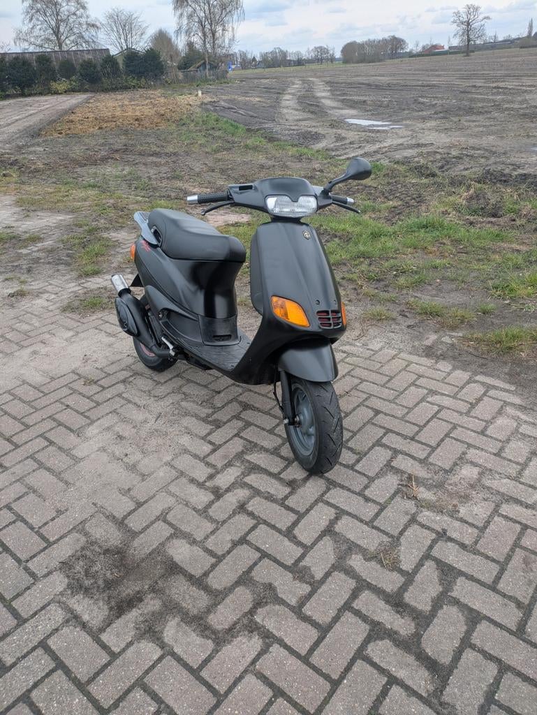Piaggio zip type 2 70cc, Fietsen en Brommers, Scooters | Piaggio, Zo goed als nieuw, Zip, Tweetakt, Ophalen