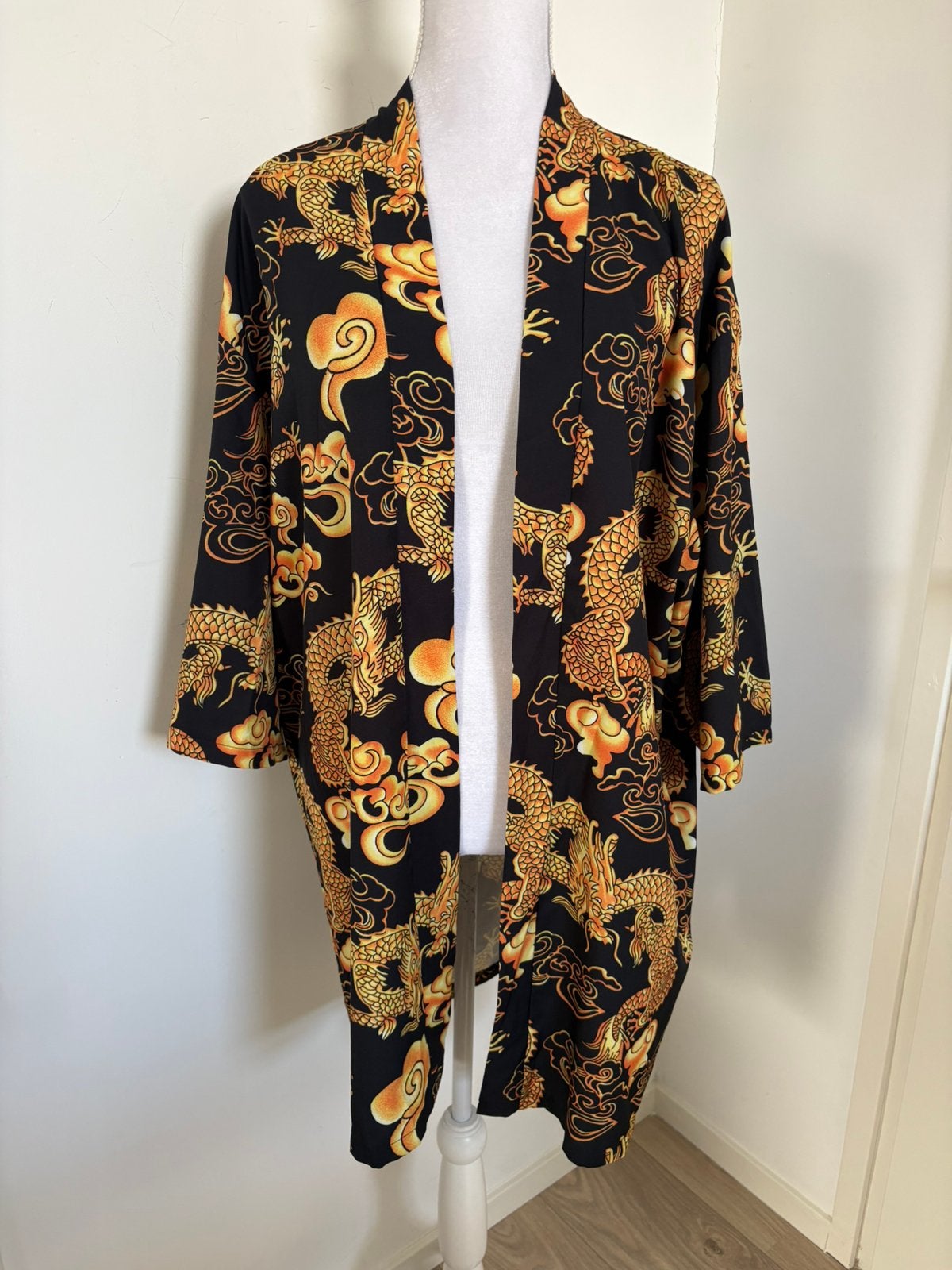 Ongedragen kimono - goudkleurige drakenprint - Shein - mt XL, Kleding | Dames, Zwart, Maat 42/44 (L), Nieuw, Ophalen of Verzenden