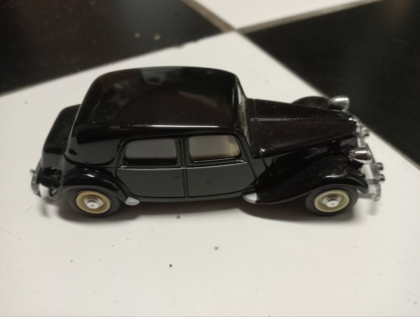 Citroen traction avant 15 six Dinky matchbox, Ophalen of Verzenden, Auto, Matchbox