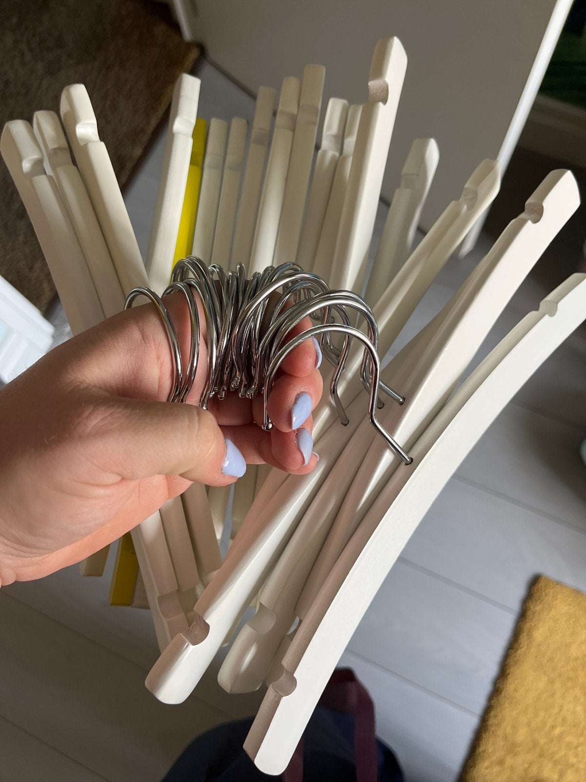 Witte kledinghangers voor baby- of kinderkleding, Ophalen of Verzenden, Gebruikt, Hout, Kinderen