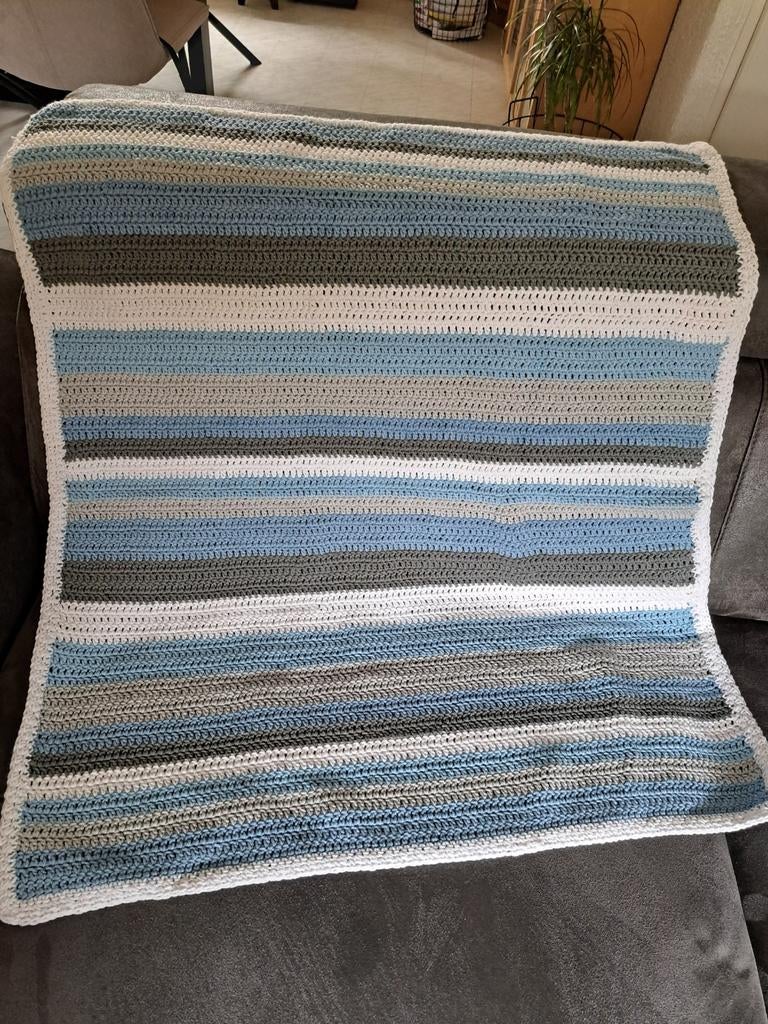 Gehaakte Babydeken - Blauw, Grijs, Wit Gestreept, Hobby en Vrije tijd, Ophalen of Verzenden, Nieuw, Haken, Overige typen