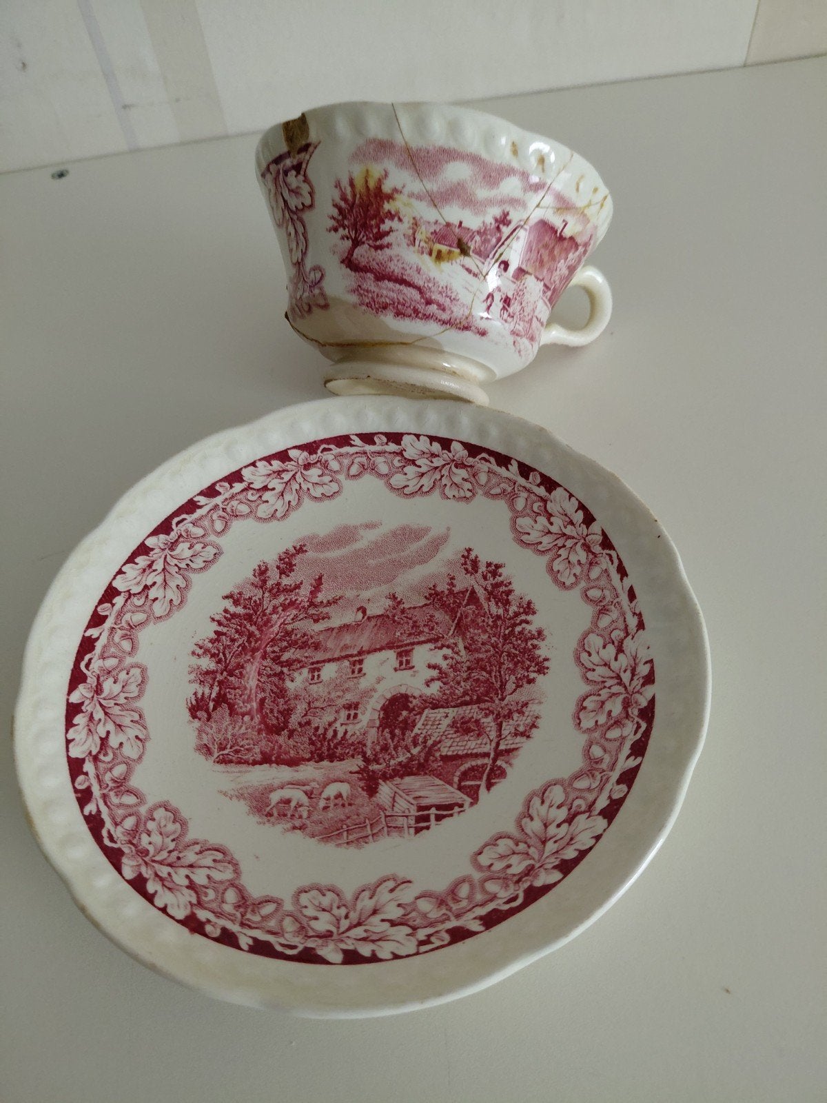 oude kop en schotel  kopje is beschadigd  schotel  gaaf., Antiek en Kunst, Ophalen of Verzenden