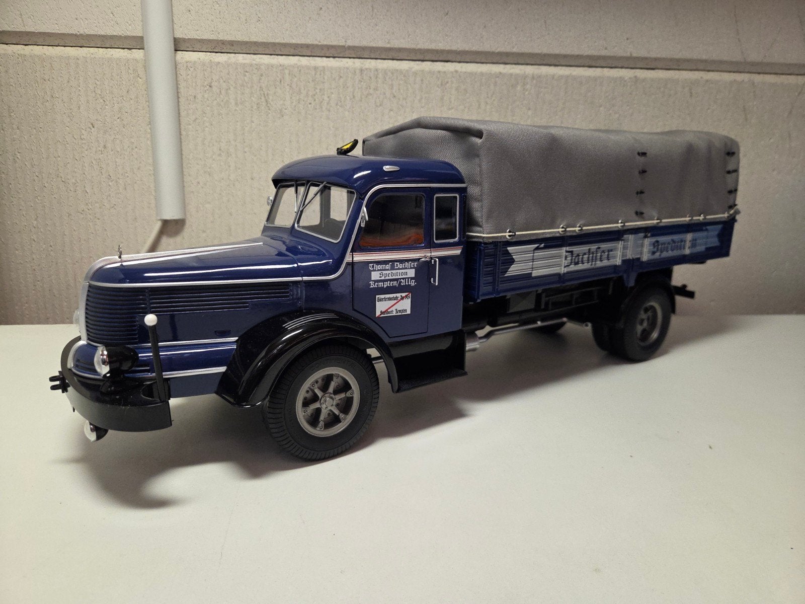 KK Scale Krupp Titan Dachser Transport, Ophalen of Verzenden, Zo goed als nieuw, Kyosho