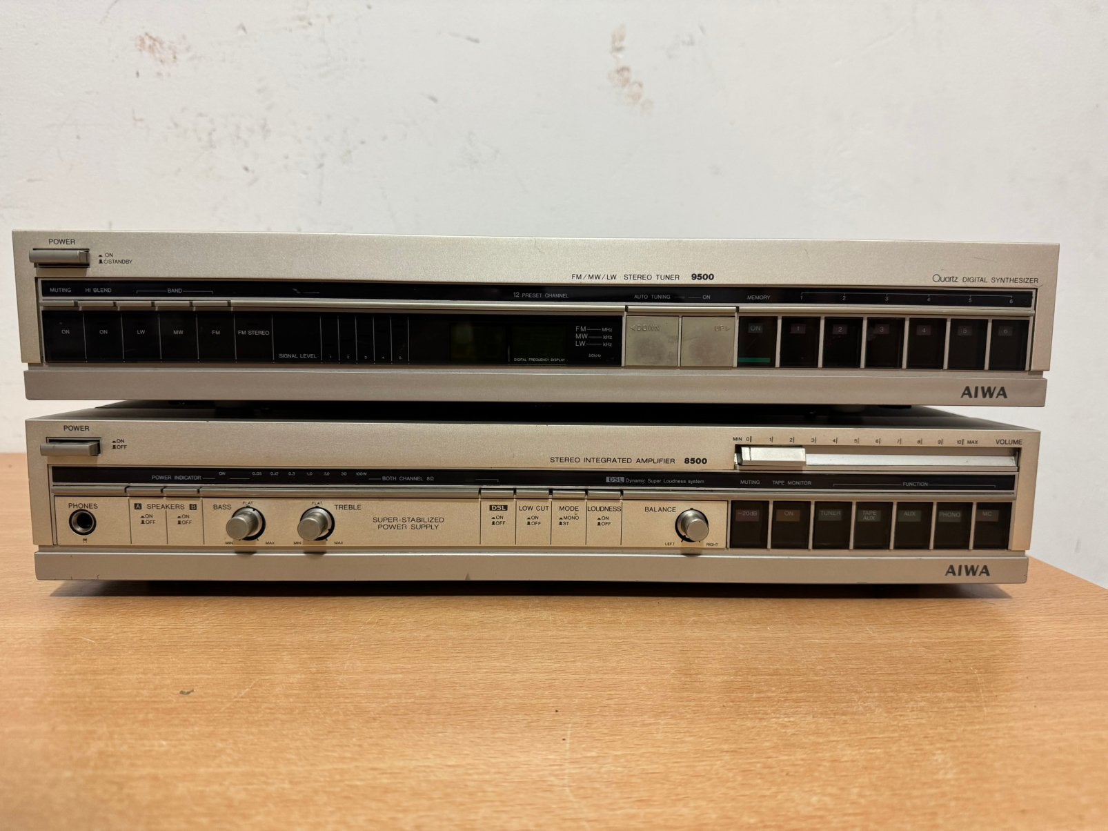 Vintage Stereo Integrated Amplifier Aiwa 8500 + Tuner 9500, Ophalen of Verzenden, Gebruikt, Stereo, Overige merken