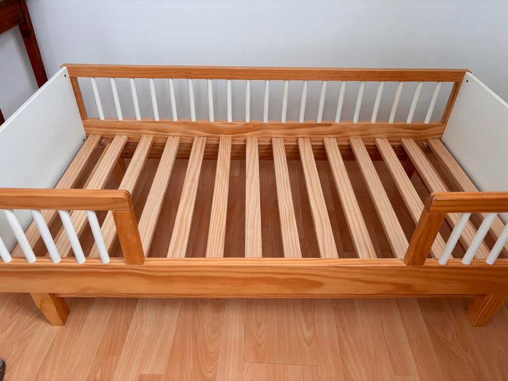Peuter bed, Kinderen en Baby's, Kinderkamer | Bedden, Ophalen, Zo goed als nieuw, 140 tot 160 cm, 70 tot 85 cm