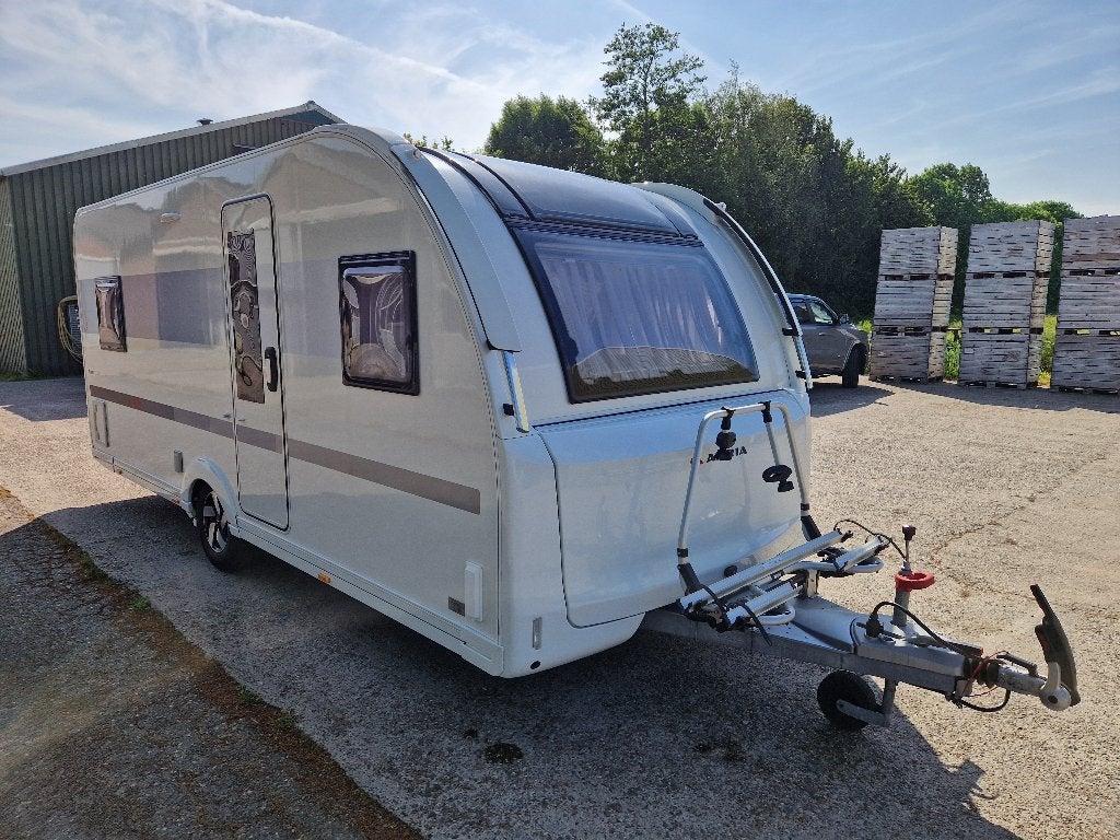 Adria Adora 522 UP, Mover Alde Voortent**Zeer Luxe 24950,- !, Schokbreker, Bedrijf, Omvormbare zithoek, Adria