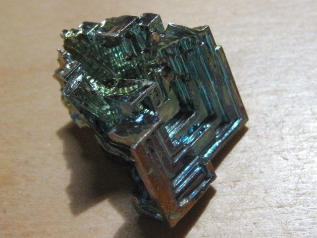 min. 4x ruwe BISMUTH (6)  prijs per stuk, Verzenden, Mineraal