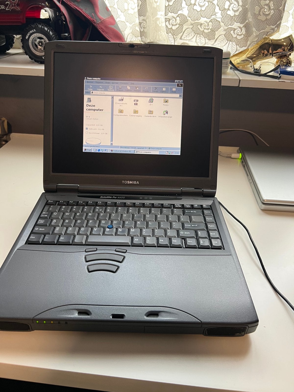 Toshiba satellite pro 4600 wifi 128GB SSD met windows 98, Computers en Software, Vintage Computers, Ophalen of Verzenden