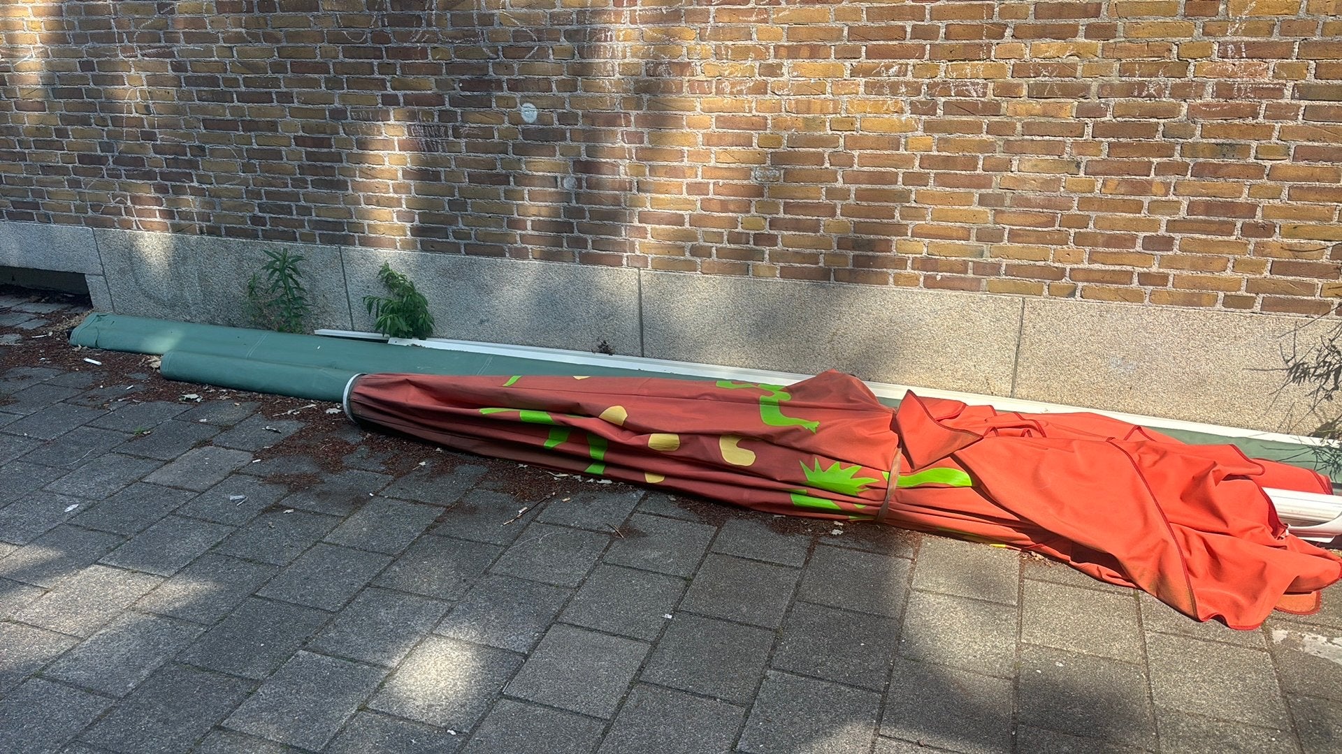 1x oedipus parasol, en 2x luifel., Ophalen, Zo goed als nieuw