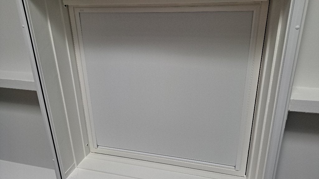 Velux verduisterend rolgordijn (wit) met witte geleiders, Ophalen, Rolgordijn, Verduisterend, Wit