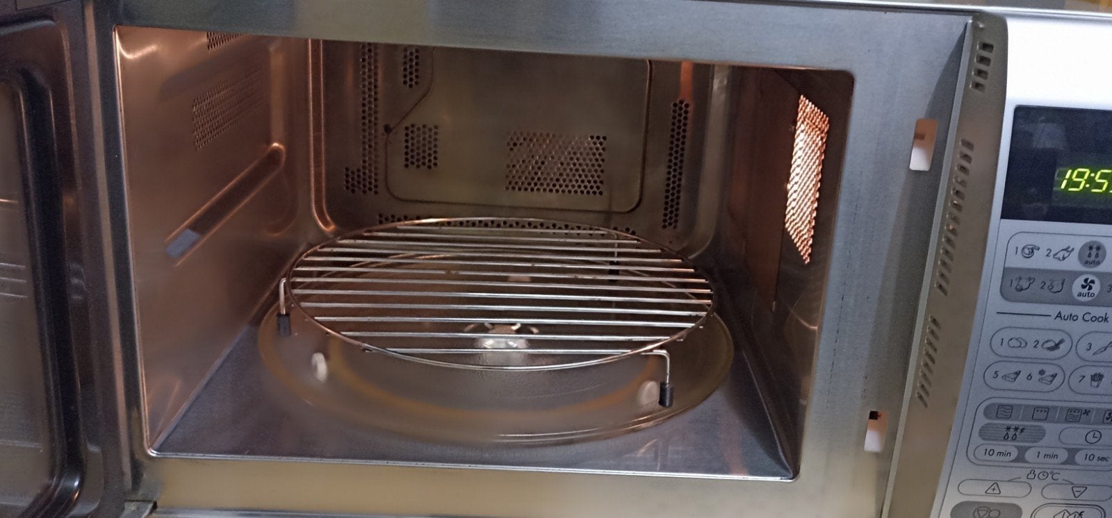 LG Combimagnetron - Zilverkleurig met Auto Cook Functie, Ophalen, Combimagnetron, Gebruikt, Draaiplateau