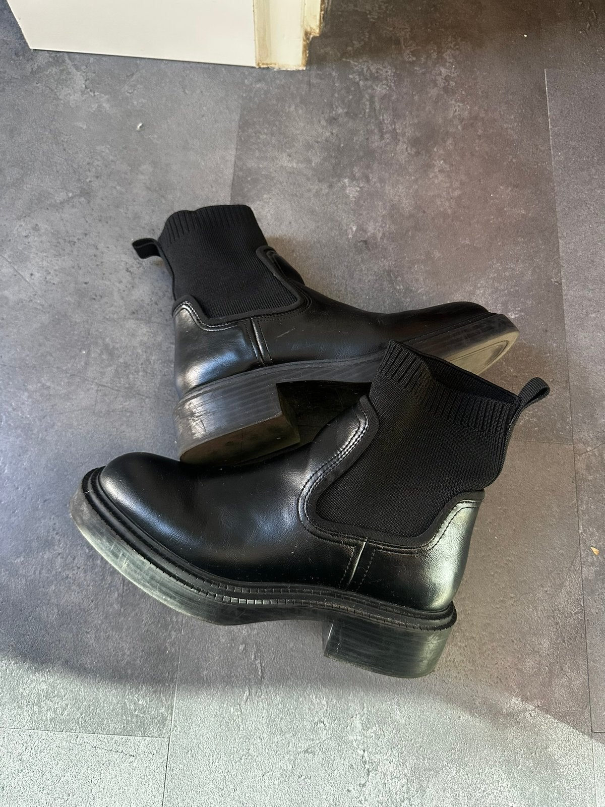Boots, Ophalen of Verzenden, Zo goed als nieuw, Zwart, Sneakers of Gympen