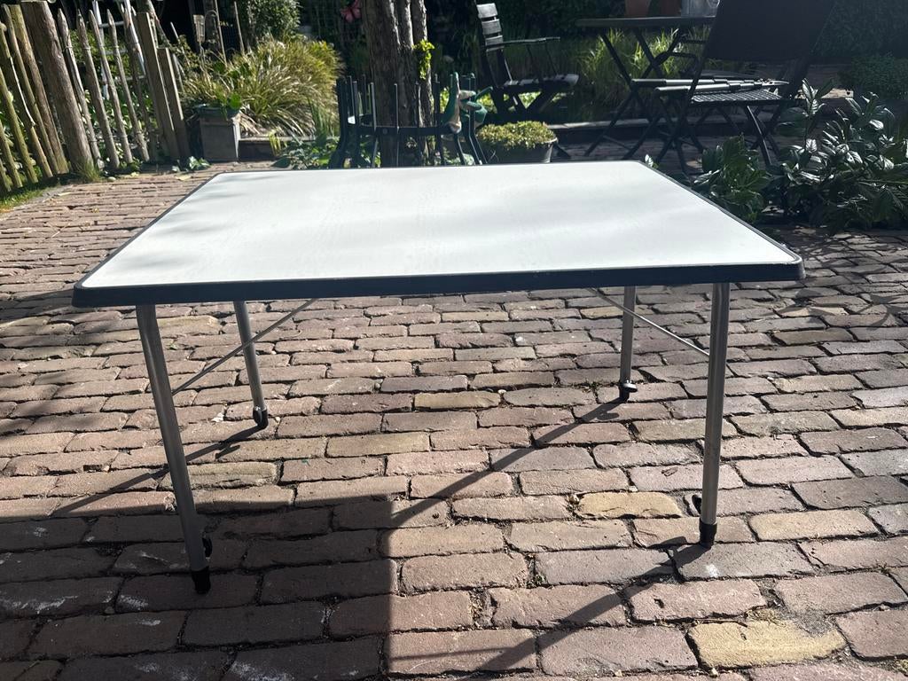 Handige Camping / Bijzettafel - Compact en Stevig, Ophalen, Gebruikt, Campingtafel