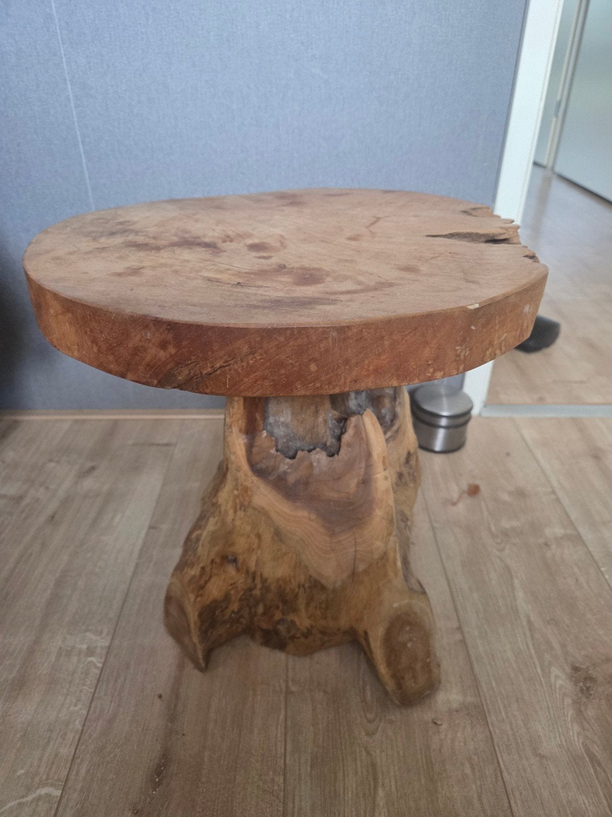 Unieke houten bijzettafel van boomstam, Huis en Inrichting, Tafels | Bijzettafels, Ophalen, Minder dan 45 cm, Minder dan 55 cm