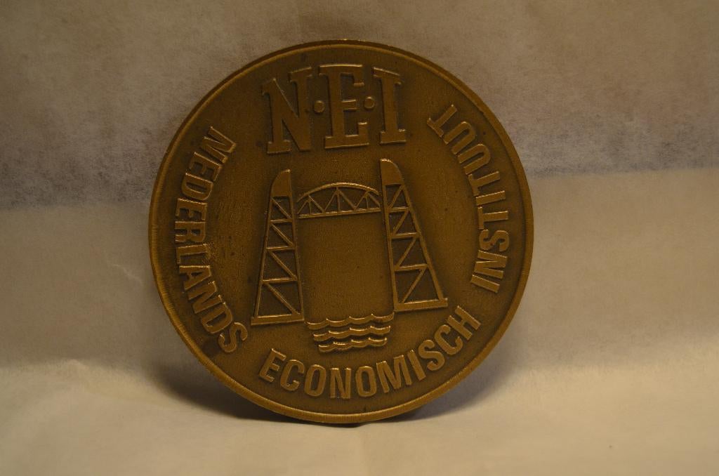 Bronzen penning Nederlands Economisch Instituut 1979, Ophalen of Verzenden, Brons, Nederland