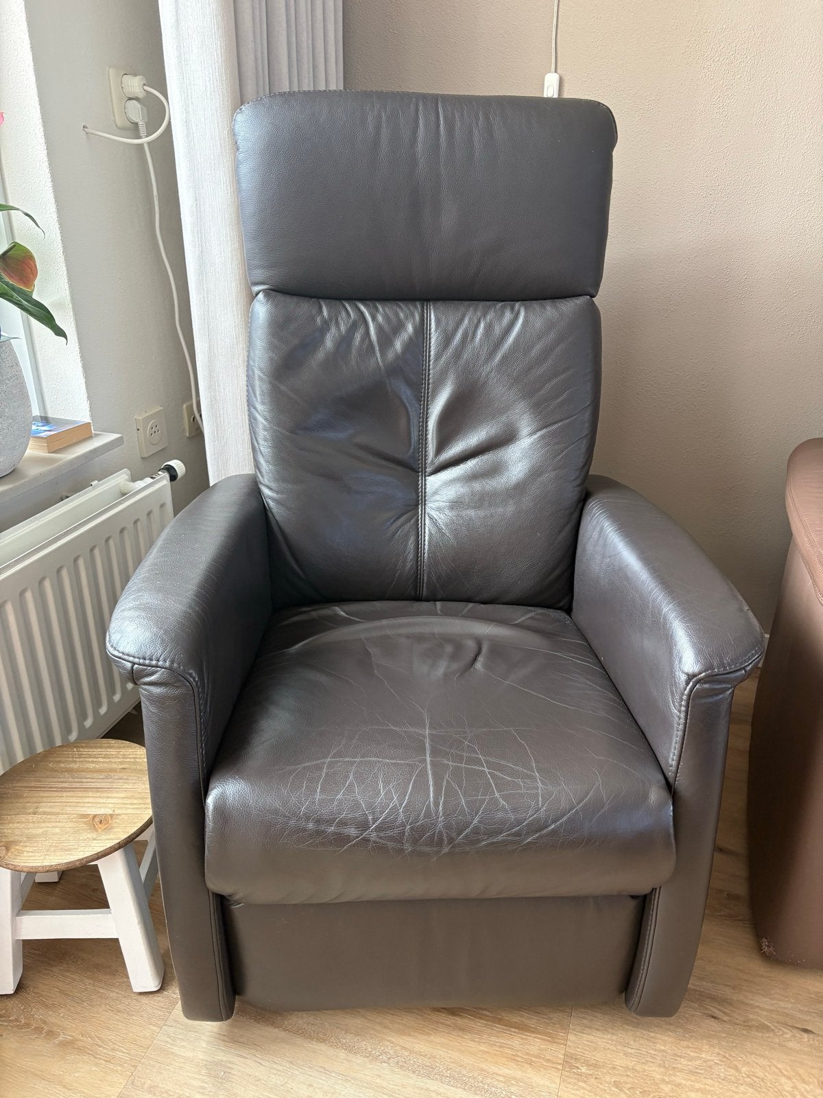 Leren relaxfauteuil, geheel elektrisch, zeer goede staat, Huis en Inrichting, Fauteuils, Ophalen, Gebruikt, Leer