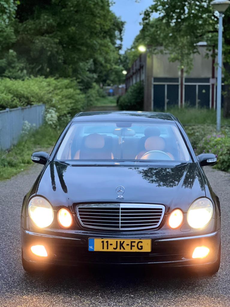 Mercedes-Benz E-Klasse 2.6 E240 Sedan AUT 2002 Zwart, Auto's, Mercedes-Benz, Automaat, Achterwielaandrijving, 2597 cc, 1505 kg
