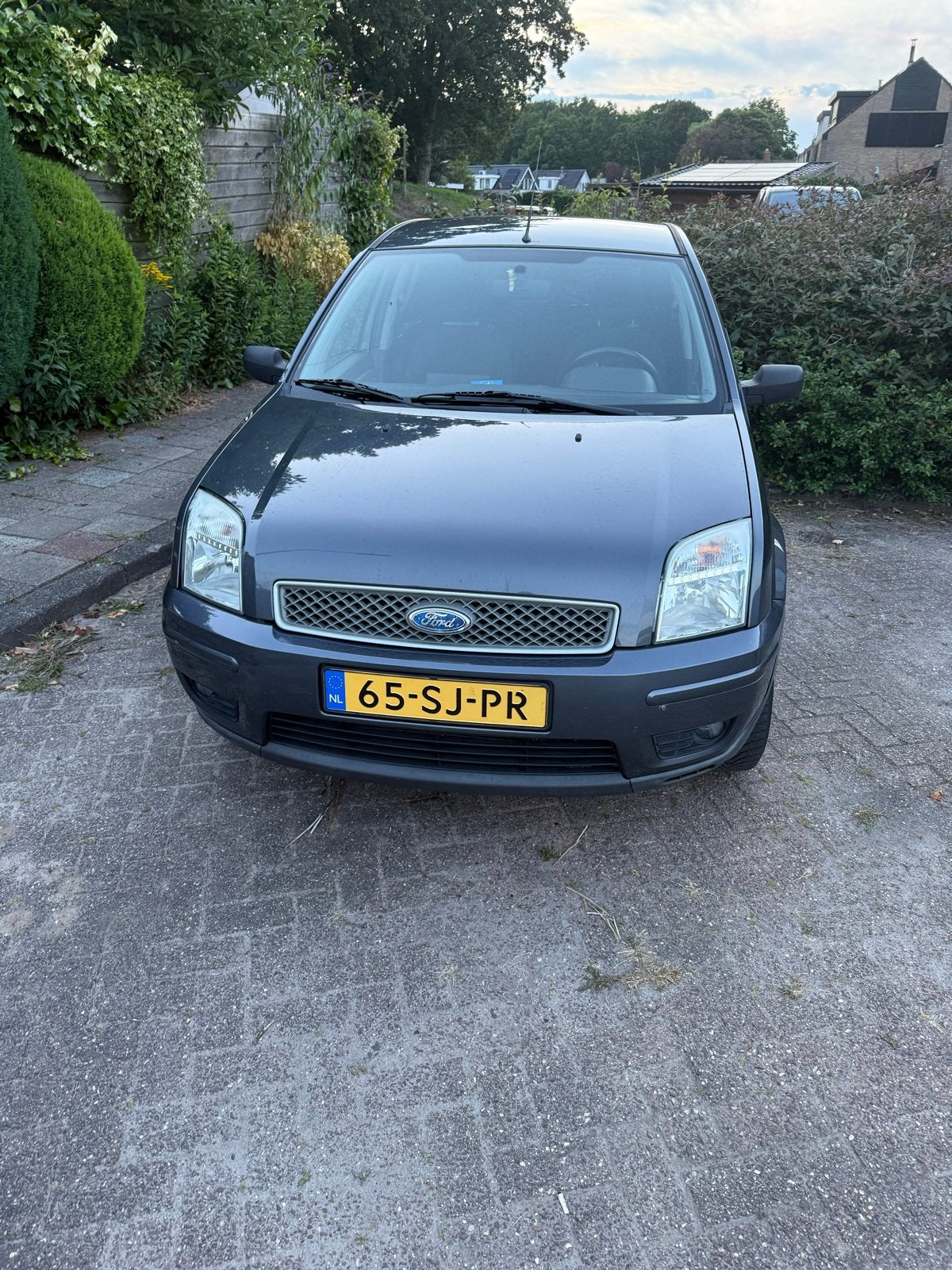 Ford Fusion 1.6 16V 2006 Grijs, Auto's, Voorwielaandrijving, 1596 cc, 40 €/maand, Zwart