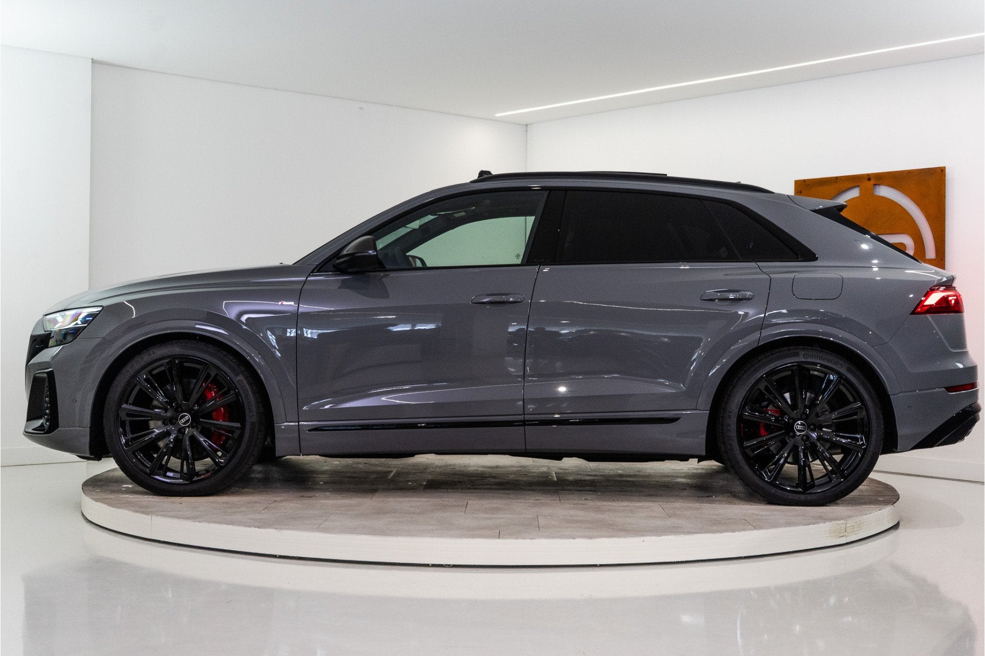 Audi Q8 60 TFSI E Quattro S-Edition Competition 490PK 2026 |, Automaat, 77 km/l, Zwart, 2995 cc