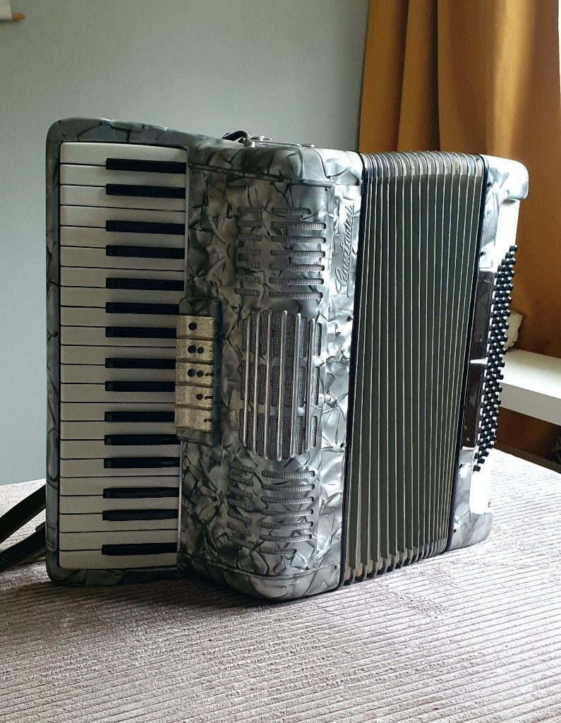 Cantarini Accordeon, Gebruikt, 80-bas, Met koffer, Toetsaccordeon