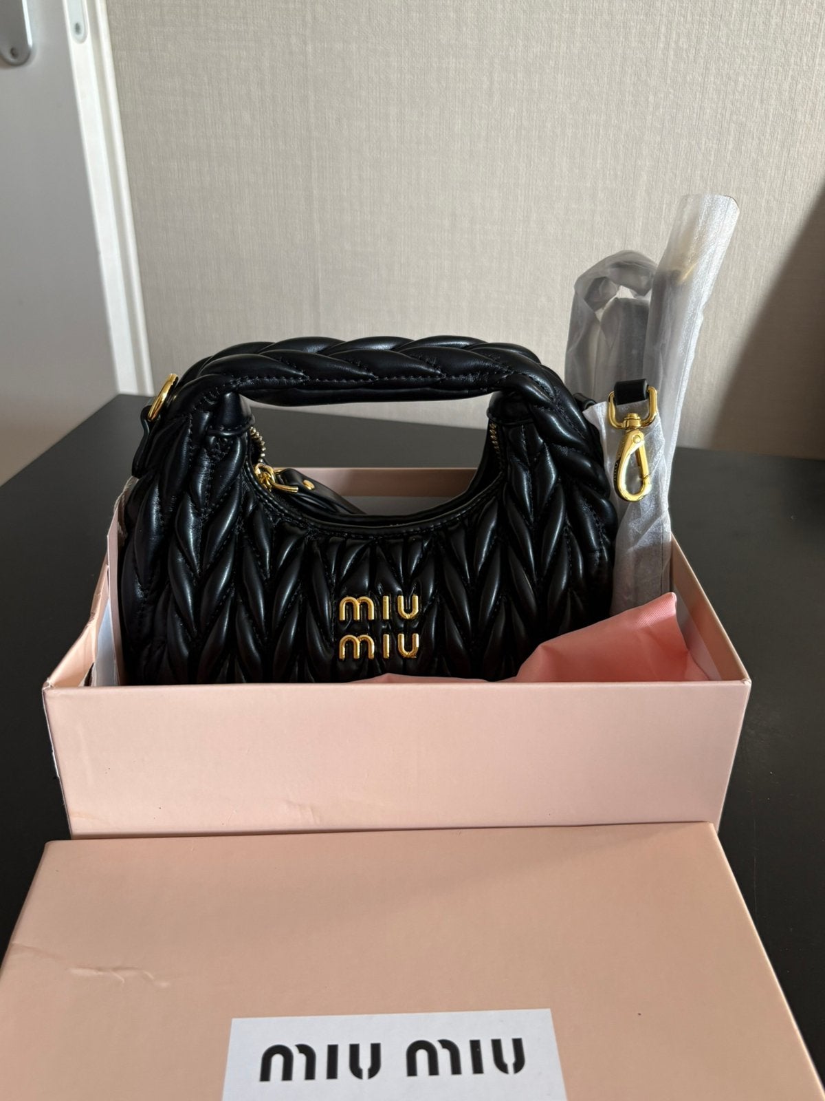 Miu miu handbag, Ophalen of Verzenden, Zo goed als nieuw, Zwart, Handtas