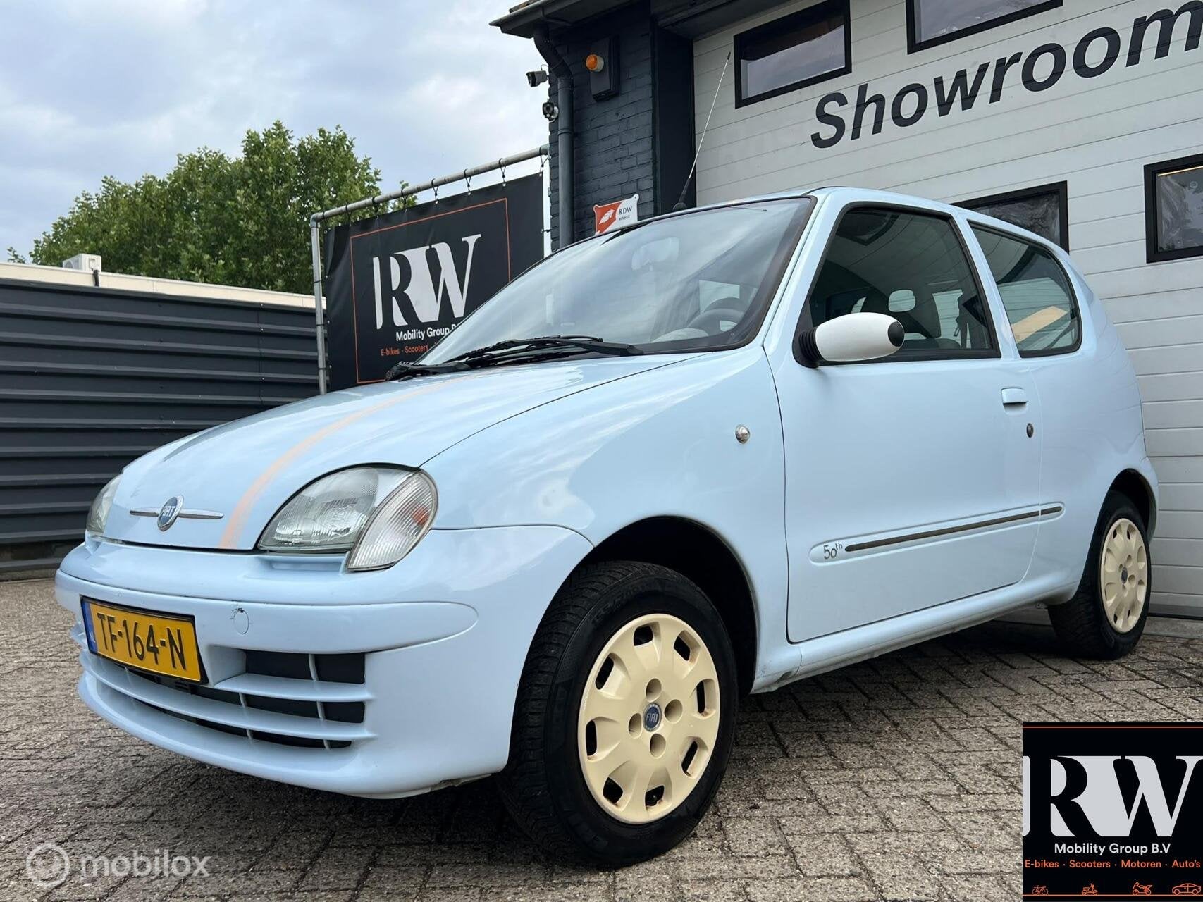 Fiat 600 1.1 *Anniversary Edition 50th* APK 04-2027*, Auto's, Fiat, Voorwielaandrijving, Elektrische ramen, Blauw, Handgeschakeld