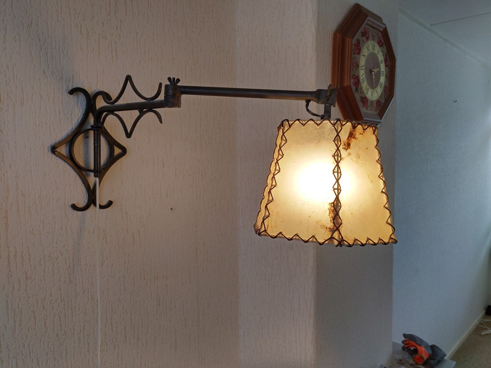 Vintage Smeedijzeren Zwenkarm Wandlamp - Perkament Kap, Ophalen of Verzenden