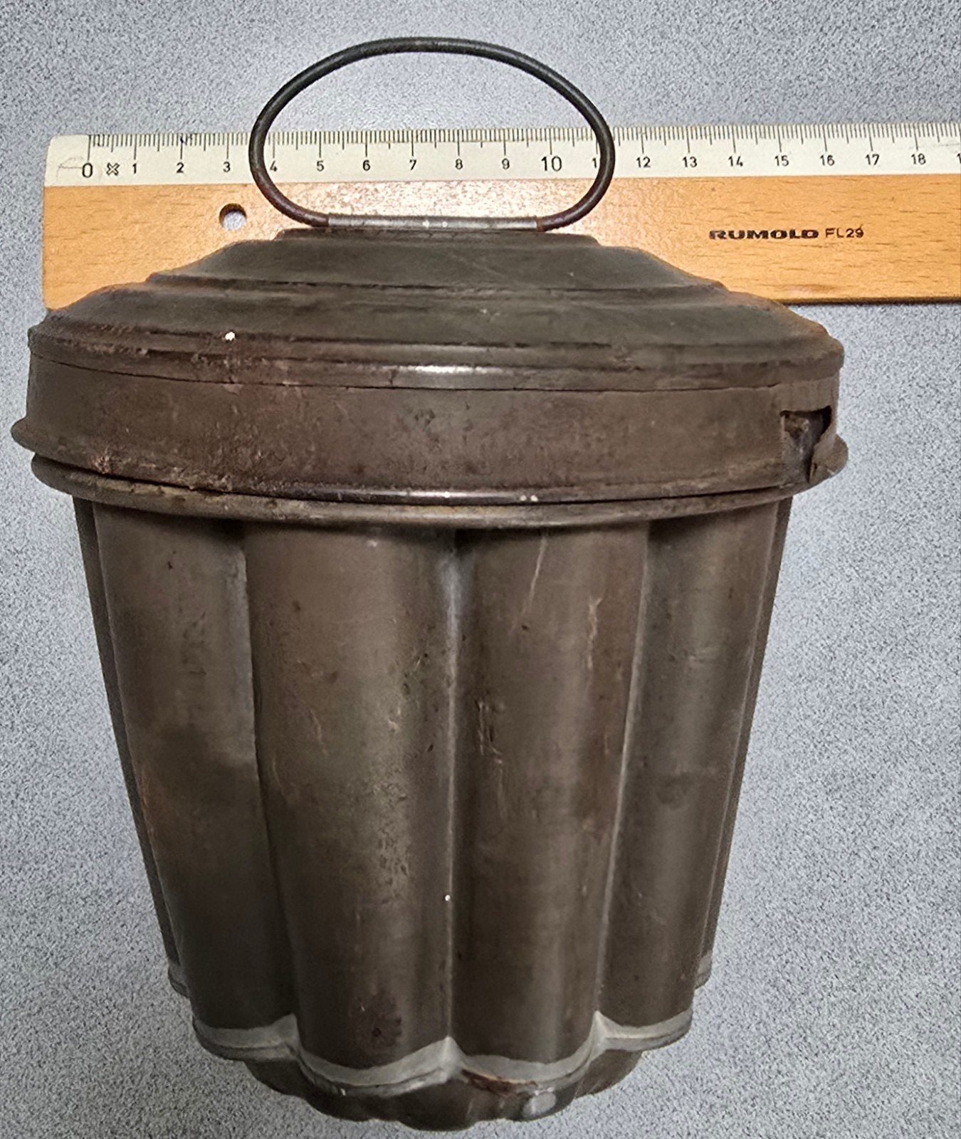 Antieke metalen puddingvorm met deksel en handvat, Ophalen of Verzenden