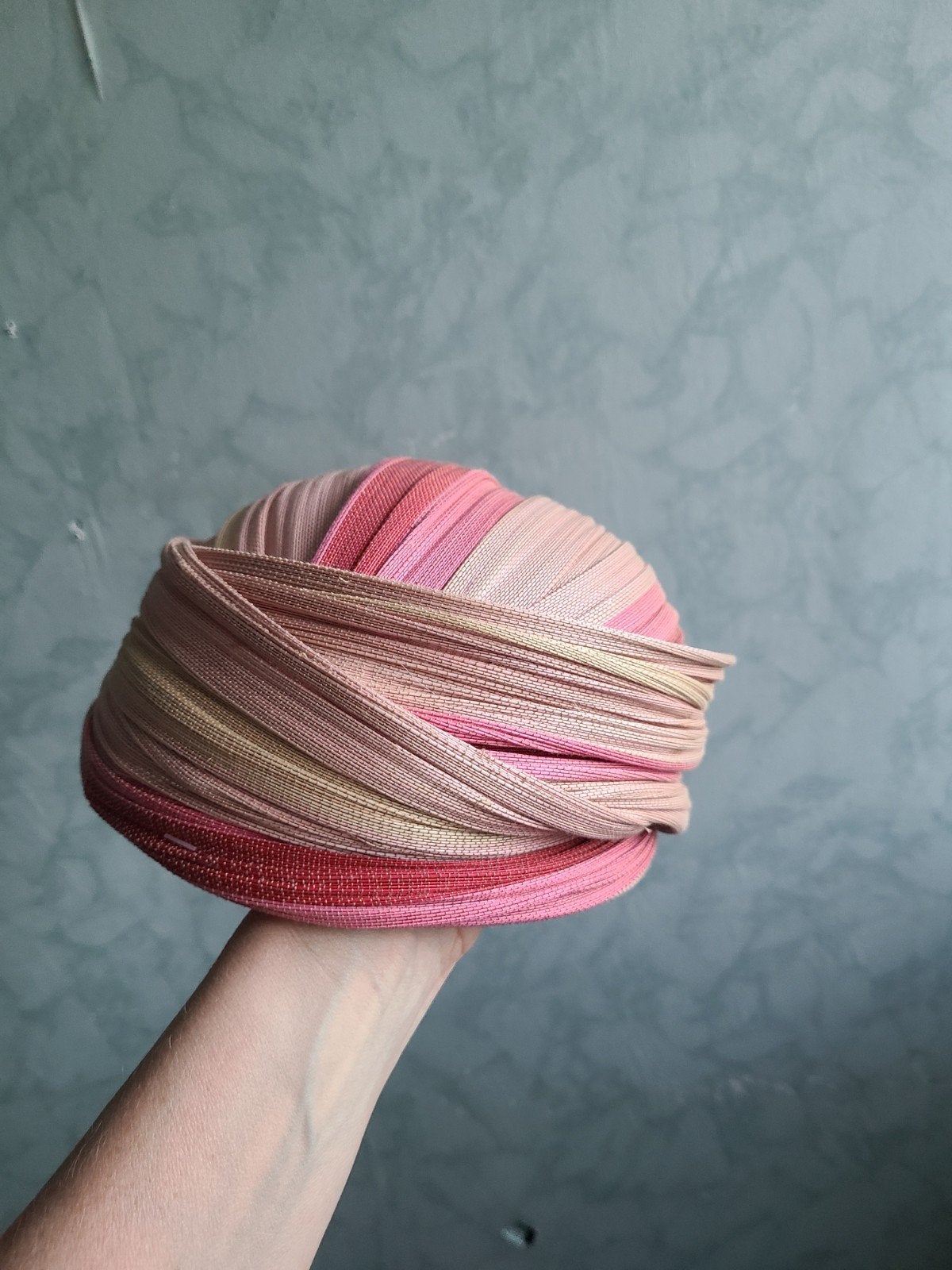 Stijlvolle roze/rode hoed, Kleding | Dames, Ophalen of Verzenden, Zo goed als nieuw, One size fits all, Hoed