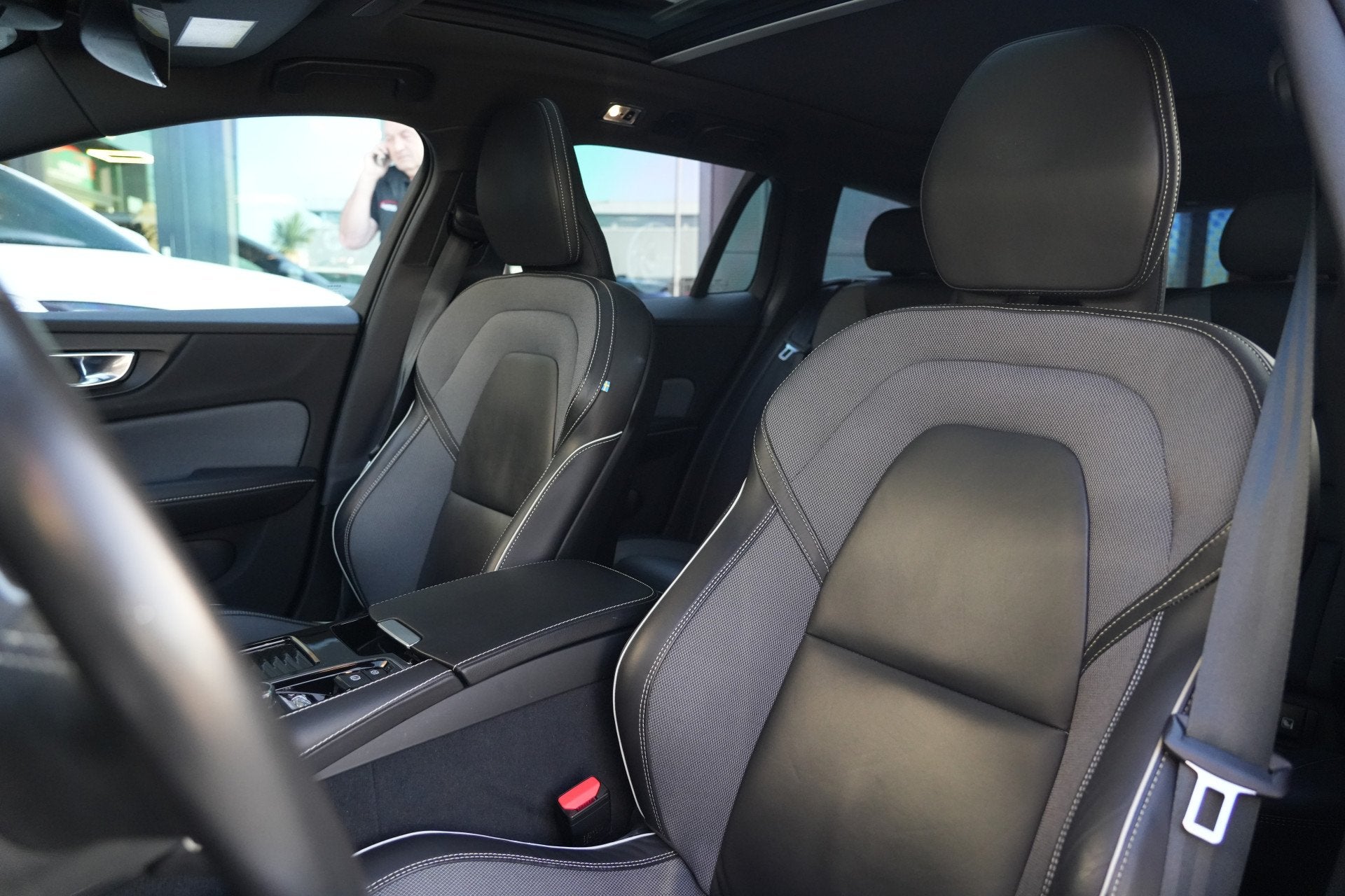 Volvo V60 2.0 T6 Recharge AWD R-Design | 340 PK | Panoramada, Auto's, Gebruikt, Leder en Stof, 340 pk, Origineel Nederlands