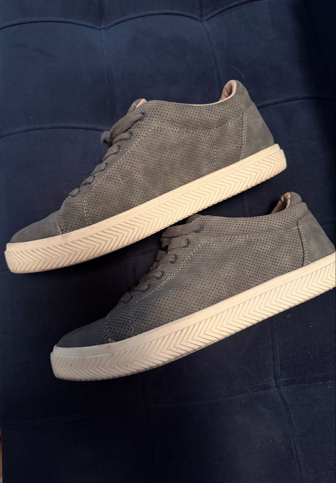 Esprit sneakers grijs suède look - Maat 40, Ophalen of Verzenden, Gedragen, Grijs, Sneakers of Gympen