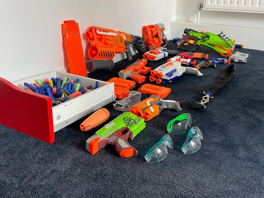 Grote Nerf collectie – 12 blasters + pijltjes & accessoires, Ophalen, Gebruikt