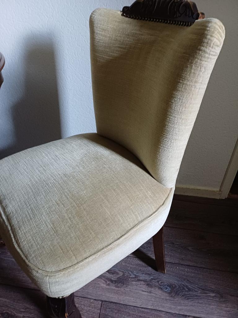 Antieke stoel met fluwelen bekleding 4 stuks, Ophalen of Verzenden, Zo goed als nieuw