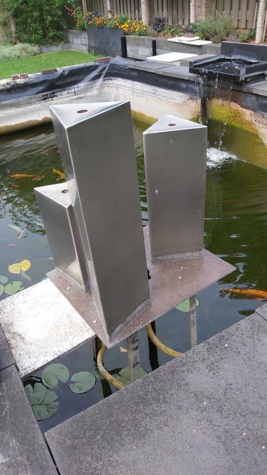 RVS Waterval Driehoeken met Pomp voor Vijver, Tuin en Terras, Ophalen, Gebruikt