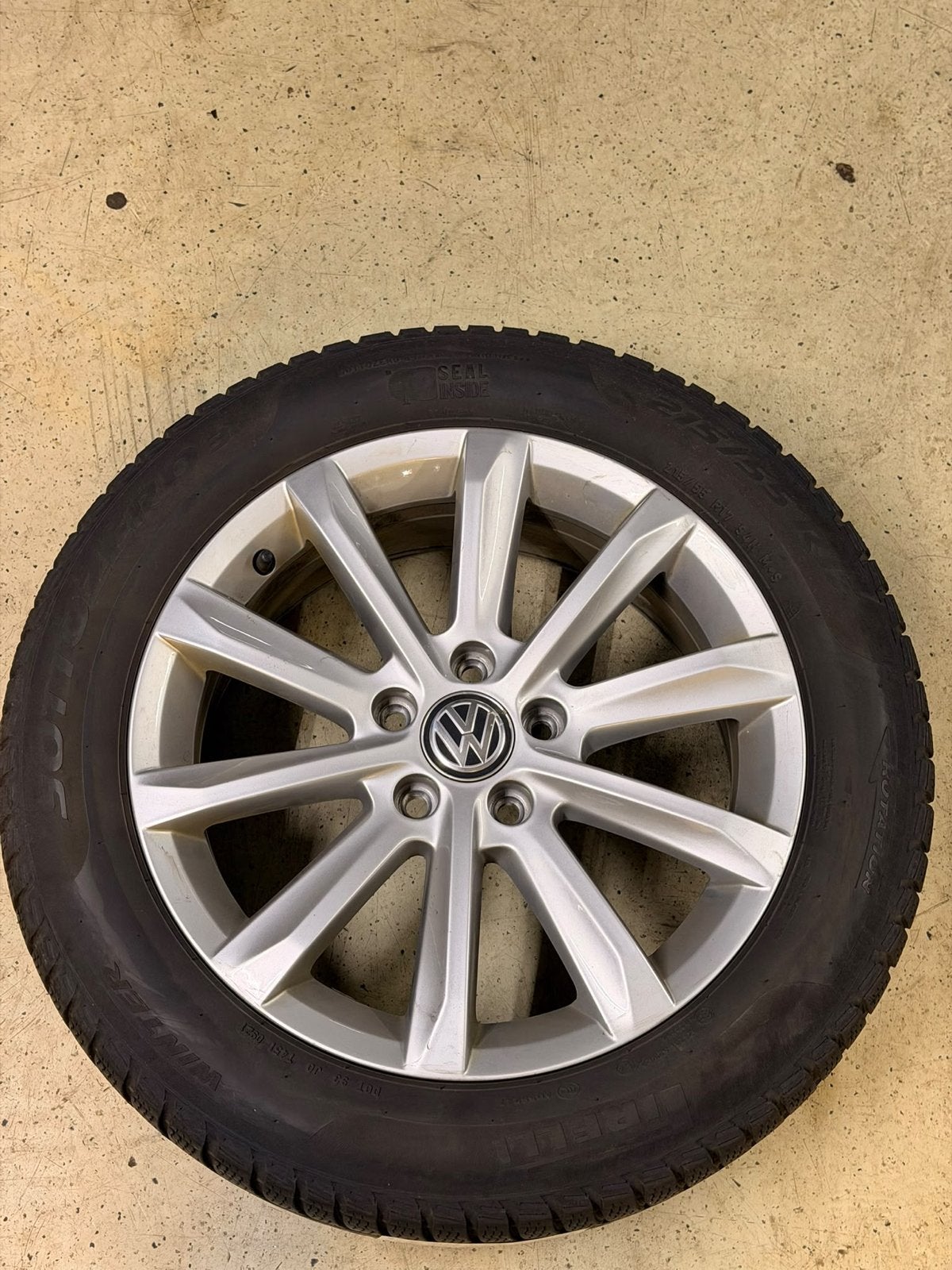 VW Passat Winterset 17 inch velgen met banden, Auto-onderdelen, Gebruikt, Banden en Velgen, 17 inch, Winterbanden